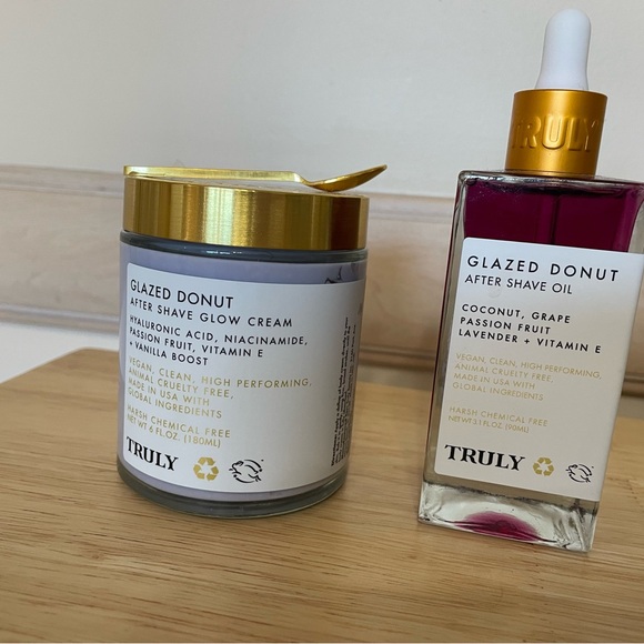 TRULY Gold and Purple Moisturizer and Body Oil - Picture 1 of 2